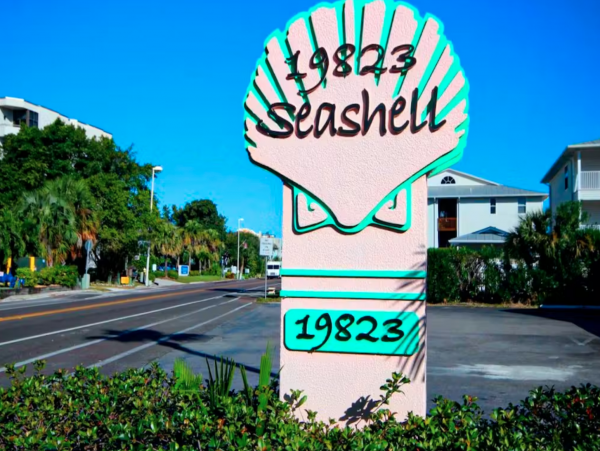 Two Bedroom Condo Sleeps 6 Short Walk to Beach