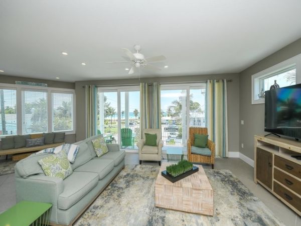Magnificent Gulf Views New Interior Excellent Pool/Lounger Area