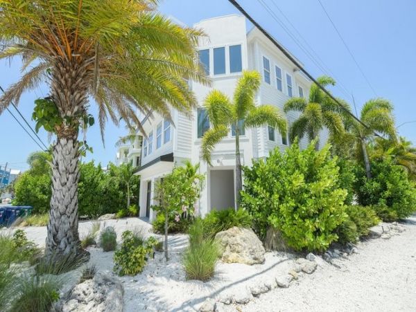 Magnificent Gulf Views New Interior Excellent Pool/Lounger Area