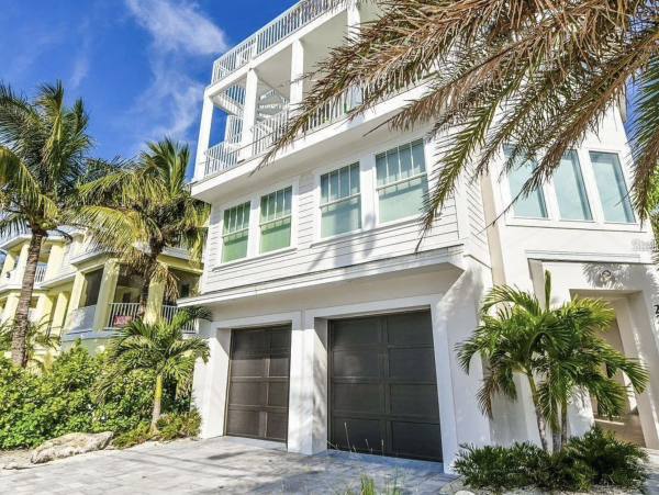Magnificent Gulf Views New Interior Excellent Pool/Lounger Area