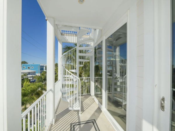 Magnificent Gulf Views New Interior Excellent Pool/Lounger Area