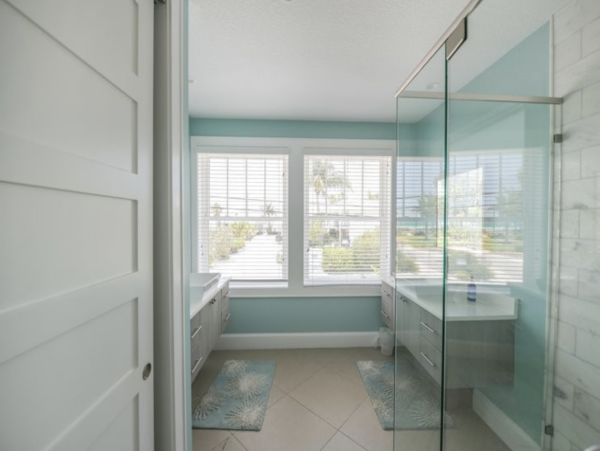 Magnificent Gulf Views New Interior Excellent Pool/Lounger Area
