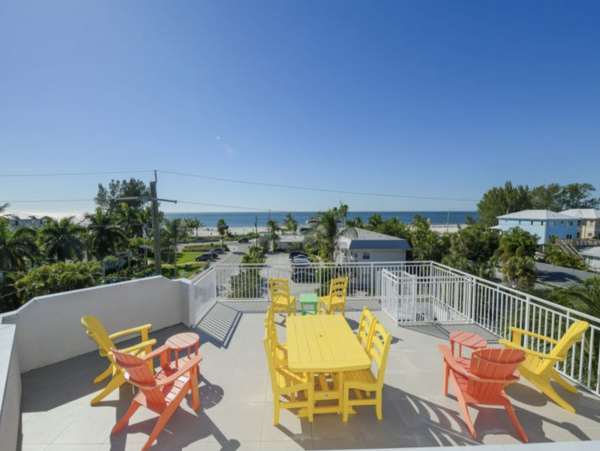 Magnificent Gulf Views New Interior Excellent Pool/Lounger Area
