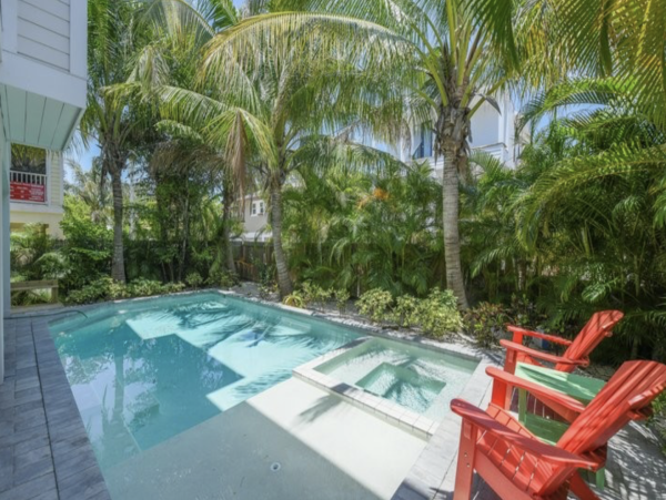 Magnificent Gulf Views New Interior Excellent Pool/Lounger Area