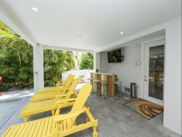 Magnificent Gulf Views New Interior Excellent Pool/Lounger Area