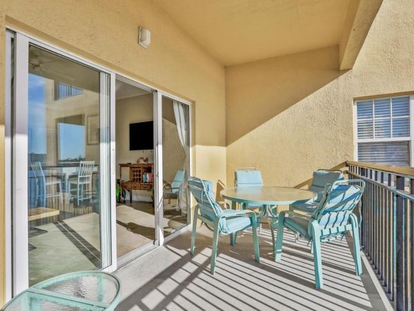 Lovely 2 Bedroom Condo in Treasure Island
