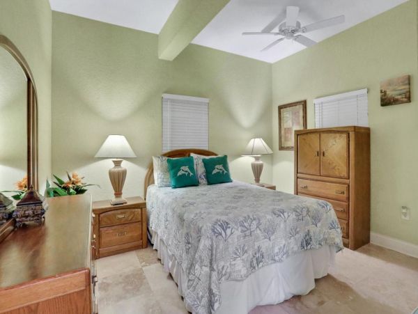 Lovely 2 Bedroom Condo in Treasure Island