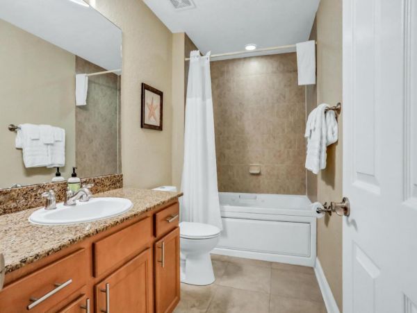 Lovely 2 Bedroom Condo in Treasure Island