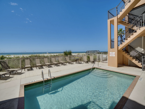 NEW ARRIVAL STEPS ONTO SAND ANNA MARIA CLUB Two POOLS ONE ON BEACH!