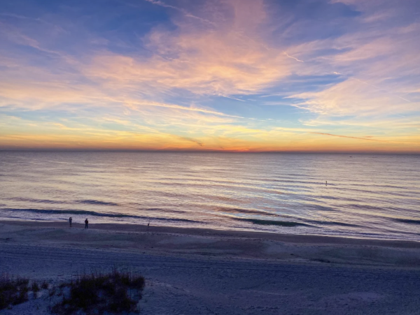 NEW ARRIVAL STEPS ONTO SAND ANNA MARIA CLUB Two POOLS ONE ON BEACH!