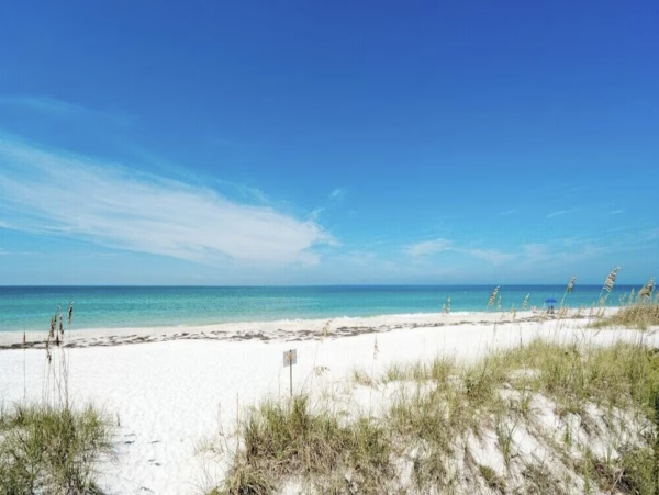 NEW ARRIVAL STEPS ONTO SAND ANNA MARIA CLUB Two POOLS ONE ON BEACH!