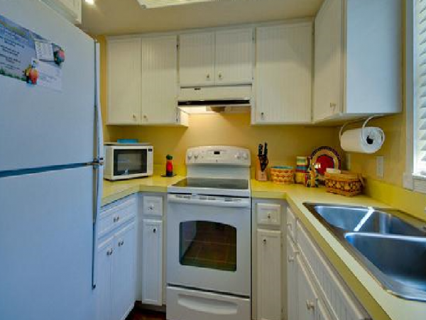 Charming Ground Level Unit 3 Blocks to the Beach