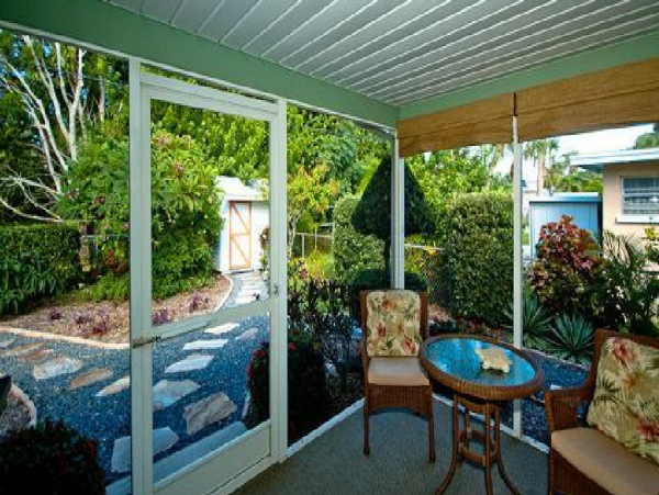 Charming Ground Level Unit 3 Blocks to the Beach