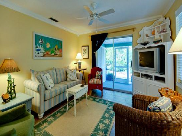 Charming Ground Level Unit 3 Blocks to the Beach