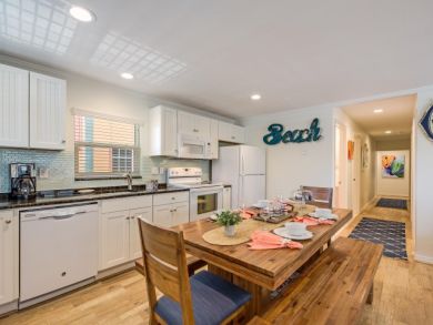 Kitchen & Dining Area