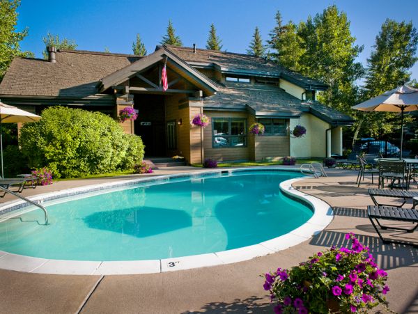 Spacious Beaver Creek Townhome Near Ski Lift & Village