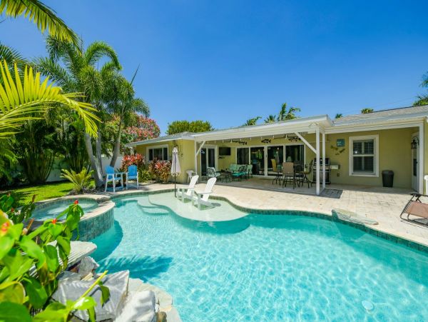 Stunning Three Bedroom Vacation Rental on Holmes Beach