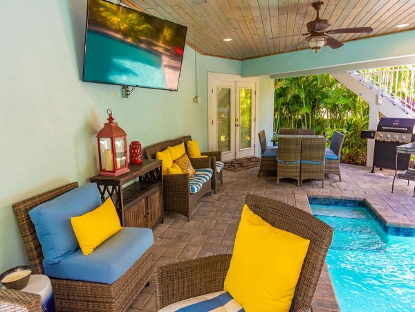 Holmes Beach Rental 6 Bedroom Rental Walk to Beach