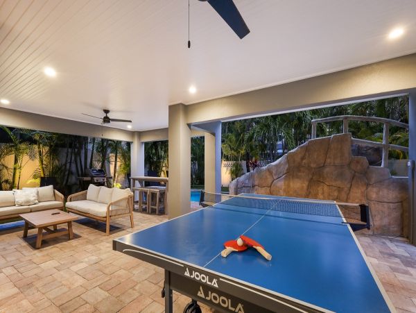 Anna Maria Luxury Vacation Home One Minute Walk to Beach