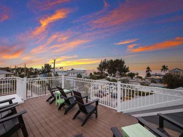 Anna Maria Luxury Vacation Home One Minute Walk to Beach