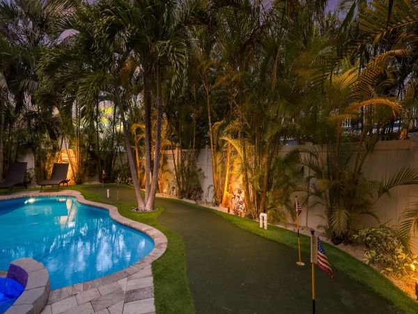 Anna Maria Luxury Vacation Home One Minute Walk to Beach