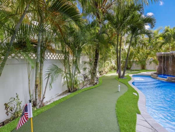 Anna Maria Luxury Vacation Home One Minute Walk to Beach