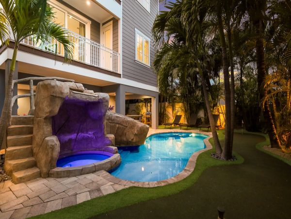 Anna Maria Luxury Vacation Home One Minute Walk to Beach