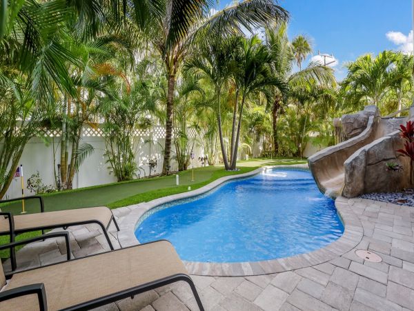 Anna Maria Luxury Vacation Home One Minute Walk to Beach