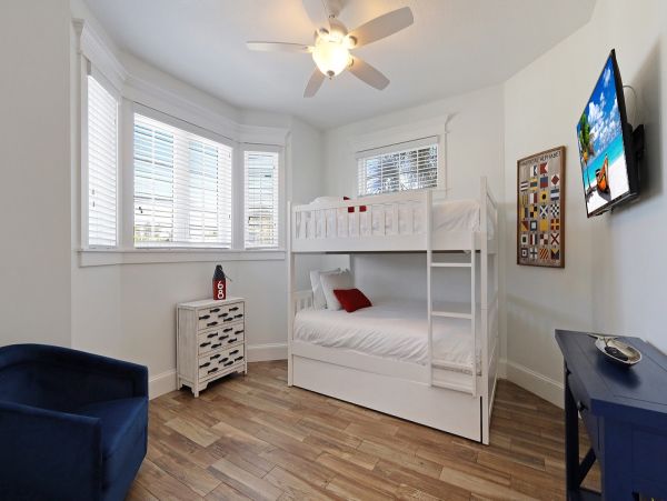 Anna Maria Luxury Vacation Home One Minute Walk to Beach