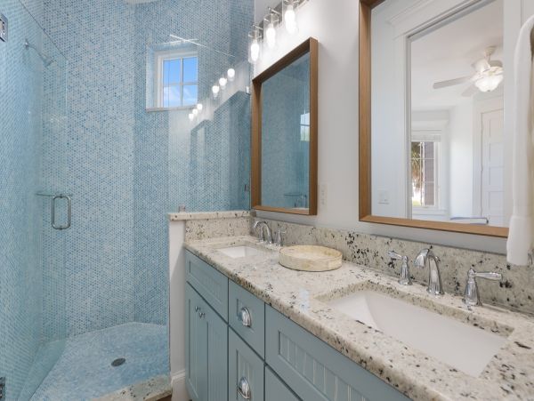 Anna Maria Luxury Vacation Home One Minute Walk to Beach