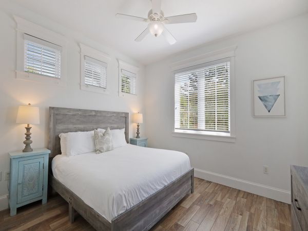Anna Maria Luxury Vacation Home One Minute Walk to Beach