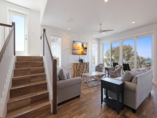 Anna Maria Luxury Vacation Home One Minute Walk to Beach