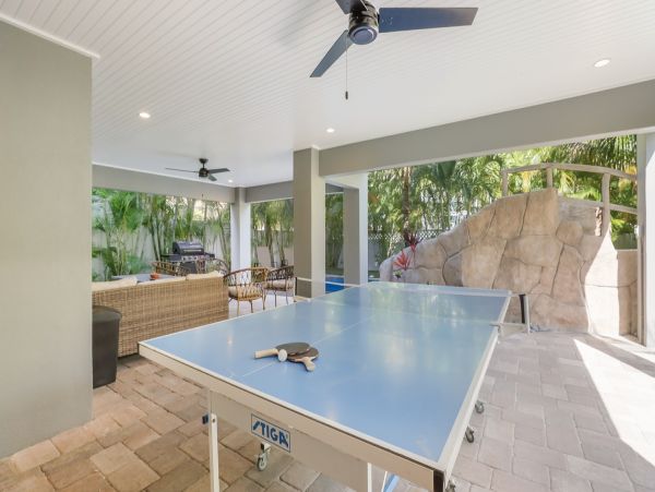 Anna Maria Luxury Vacation Home One Minute Walk to Beach