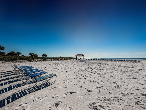 Beachside Two Bedroom Vacation Rental in Siesta Key
