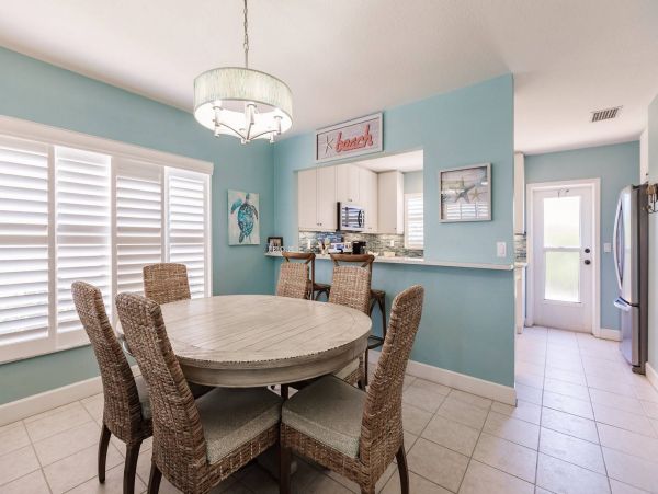 Beachside Two Bedroom Vacation Rental in Siesta Key