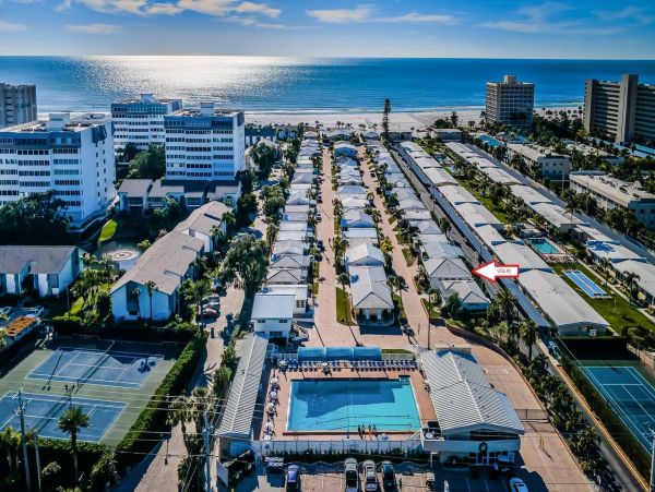 Beachside Two Bedroom Vacation Rental in Siesta Key