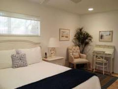 Queen Bedroom Queen Bedroom