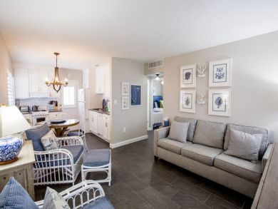 Siesta key Vacation Accommodation with Communal Pool