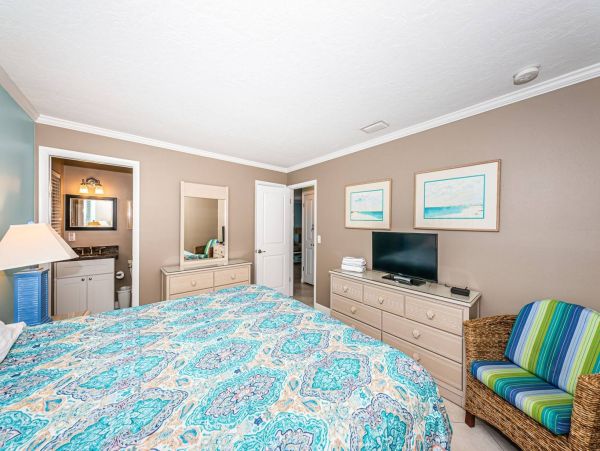 2 bedroom Unit on Siesta Beach