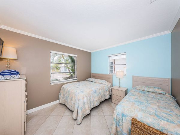 2 bedroom Unit on Siesta Beach