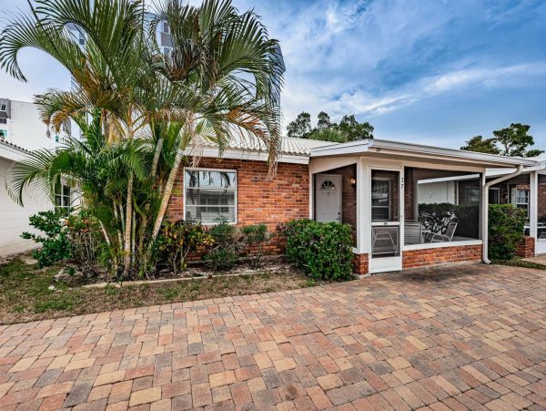 2 bedroom Unit on Siesta Beach