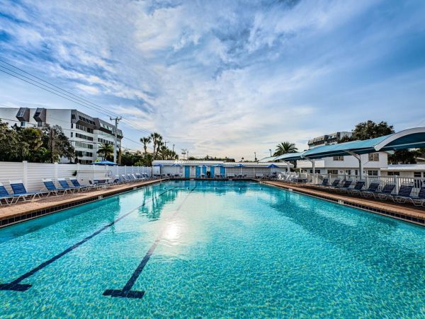 2 bedroom Unit on Siesta Beach