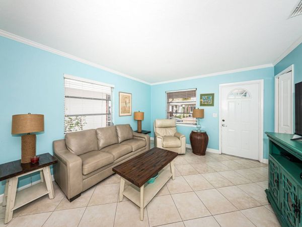 2 bedroom Unit on Siesta Beach