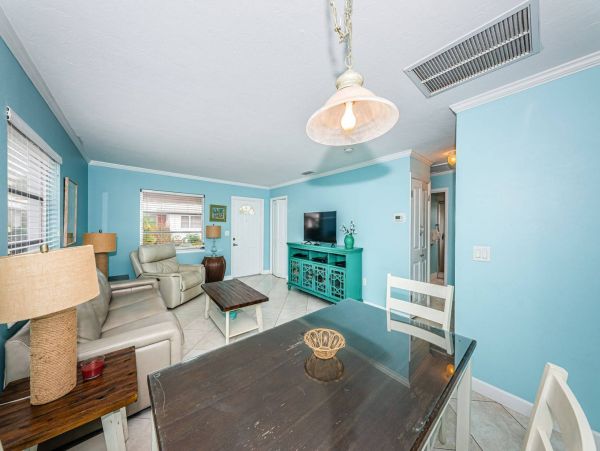 2 bedroom Unit on Siesta Beach