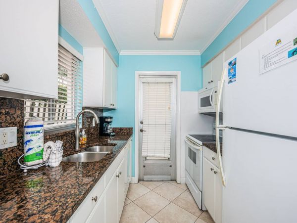2 bedroom Unit on Siesta Beach