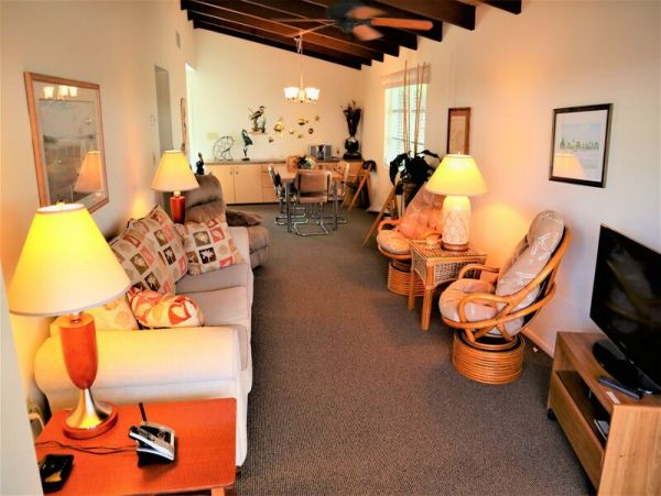 One Bedroom Walk to Beach Vacation Condo in Siesta Key