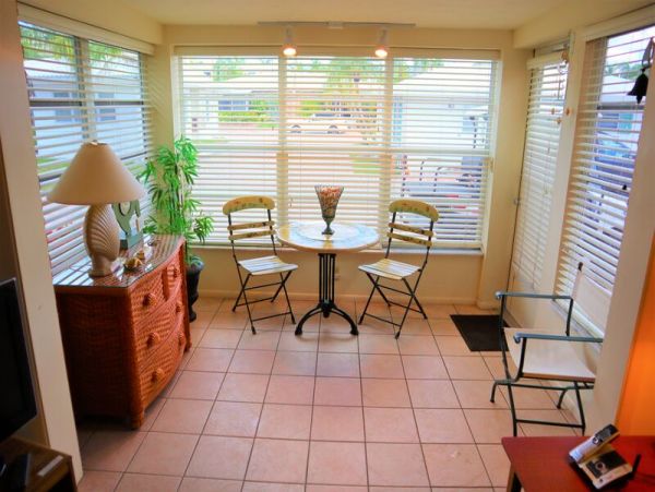 One Bedroom Walk to Beach Vacation Condo in Siesta Key