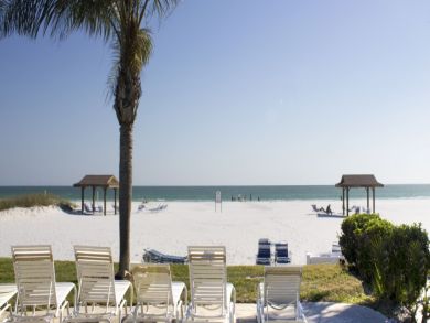 Value One Bedroom Vacation Condo Sleeps 2 Walk to Beach