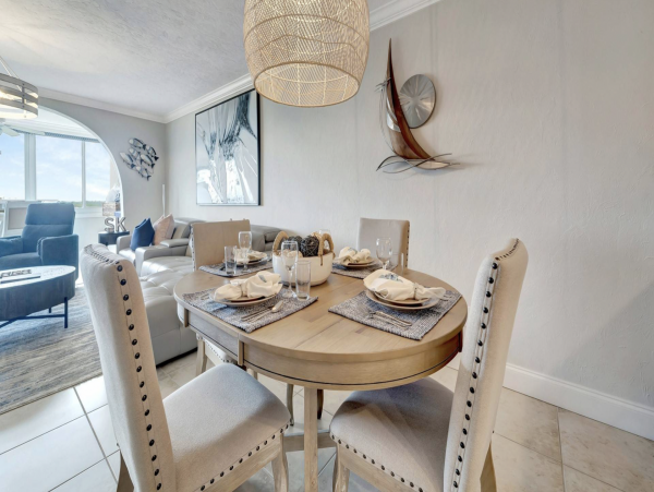 Siesta Key Vacation Condo Walk to Beaches!
