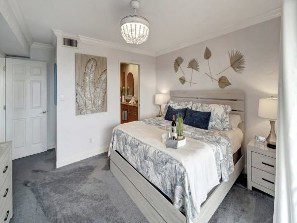 Siesta Key Vacation Condo Walk to Beaches!